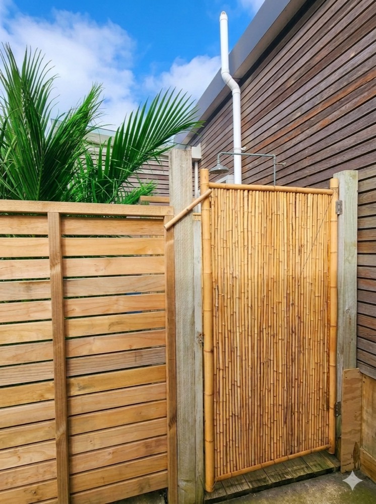 Private outdoor infinity shower